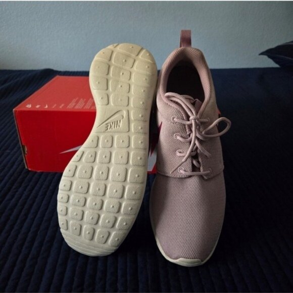 Nike Roshe One Women Size 11 Plum Chaulk True Berry 112025 Gf - Picture 7 of 12